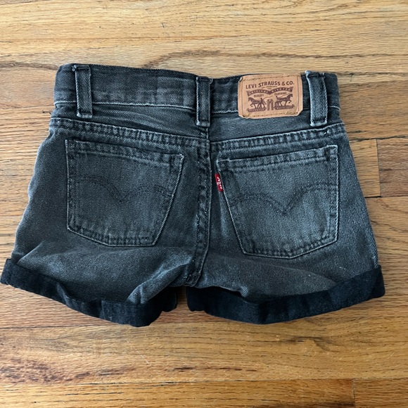 Girls Levi’s shorts - Picture 2 of 3